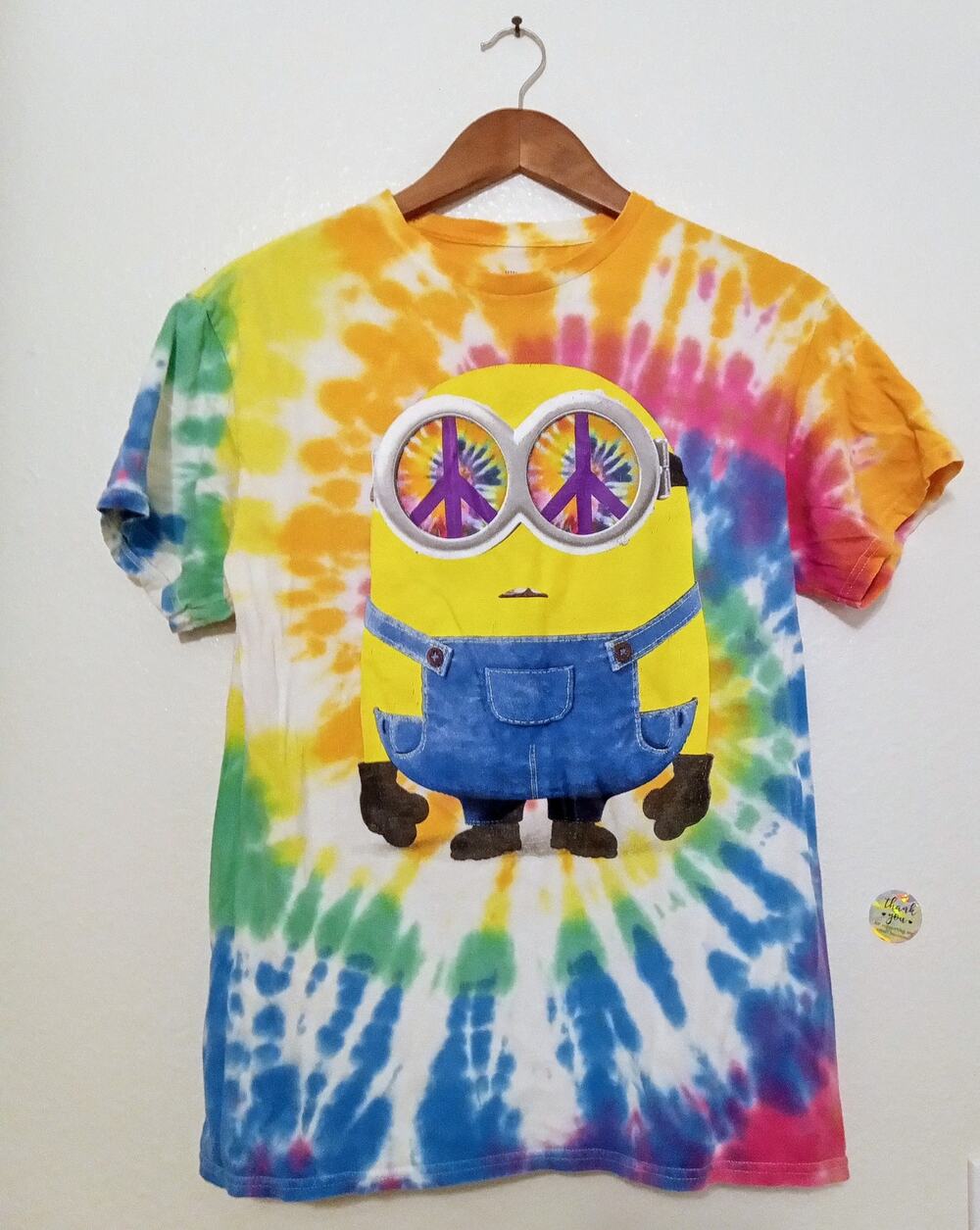 Y2K Minions Illumination Entertainment Tie Dye Peace Sign Graphic T-Shirt SZ M